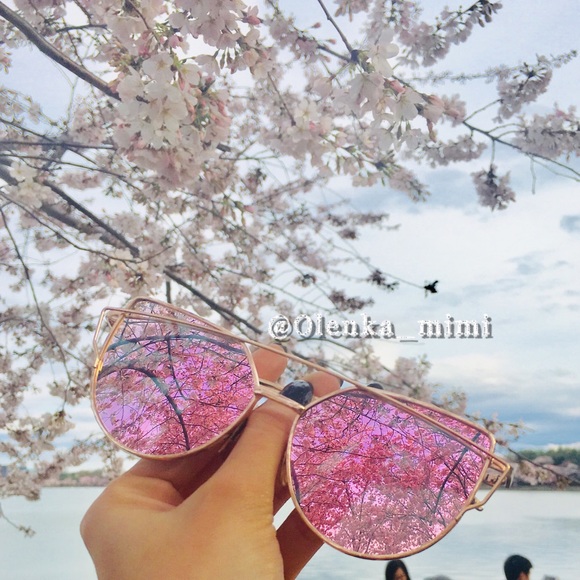 Accessories - Gorgeous Rose Gold Mirrored Sunglasses